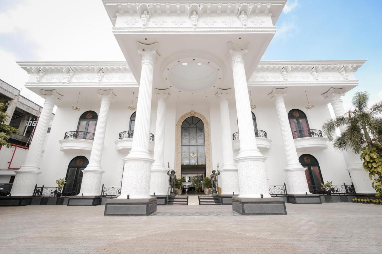 The Grand Palace Hotel Yogyakarta Exteriör bild