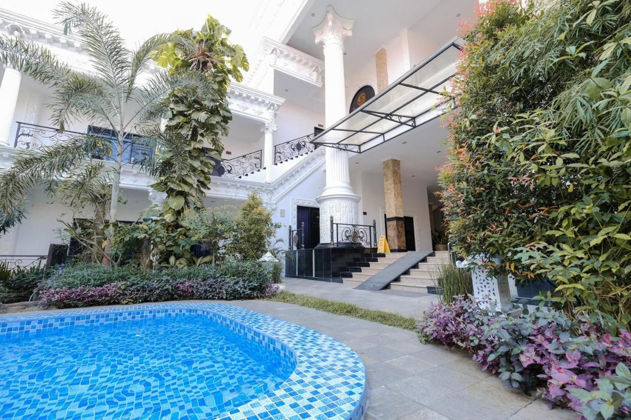 The Grand Palace Hotel Yogyakarta Exteriör bild