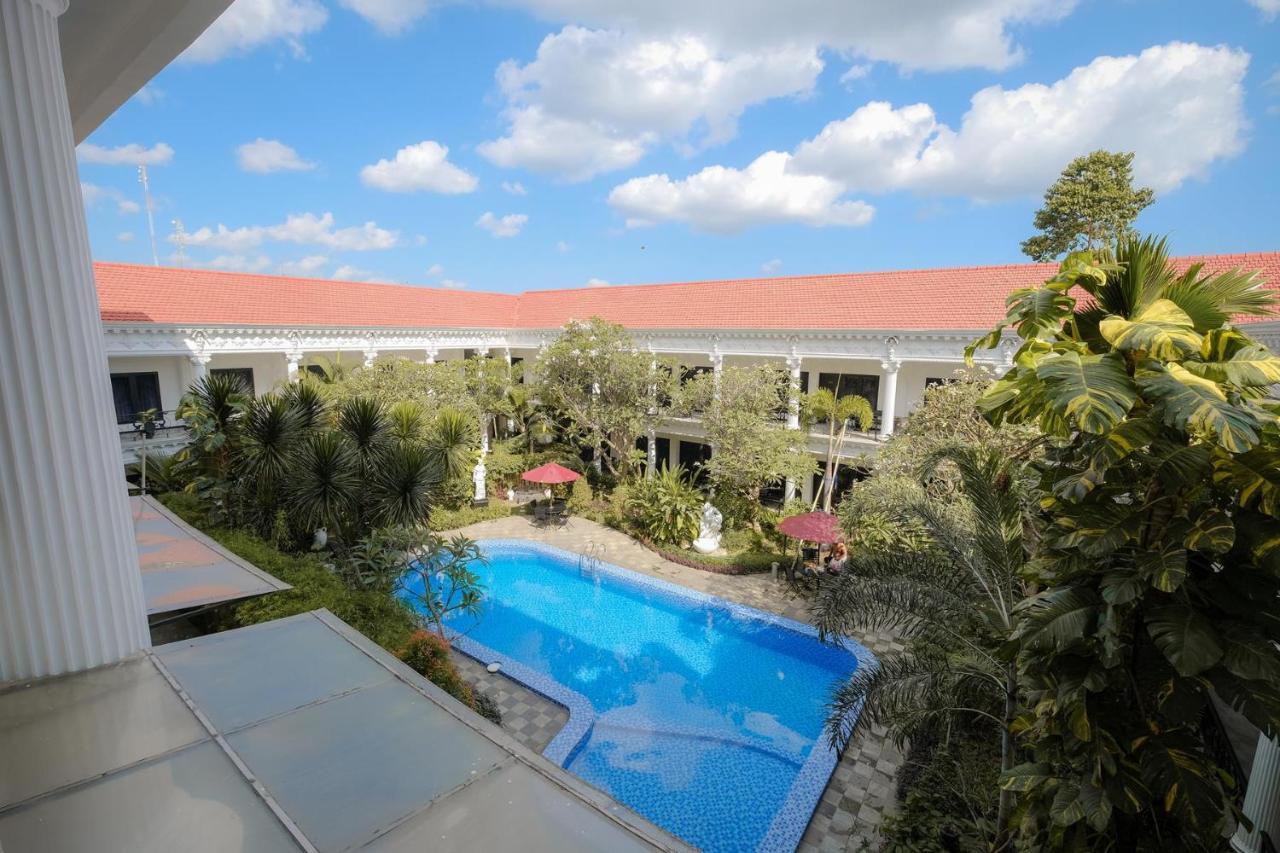 The Grand Palace Hotel Yogyakarta Exteriör bild